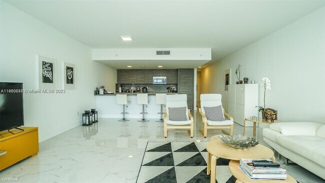 Foto del edificio - 3 br, 2.5 bath House - 400 Sunny Isles Blv...