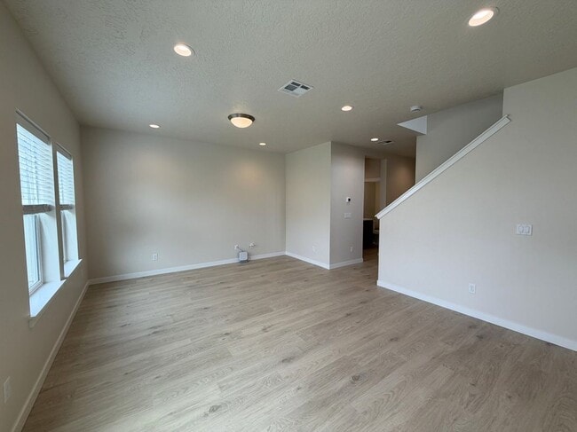 Building Photo - 3411 Scree St