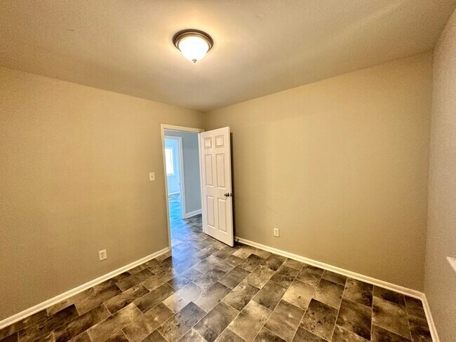 Building Photo - 1713 Longleaf Dr