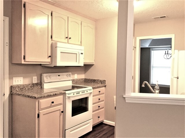 Building Photo - 210 Kilmer Lane