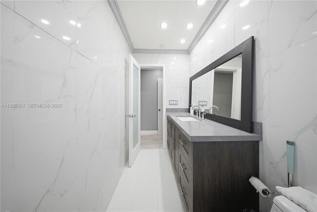 Foto del edificio - 300 NE 175th St