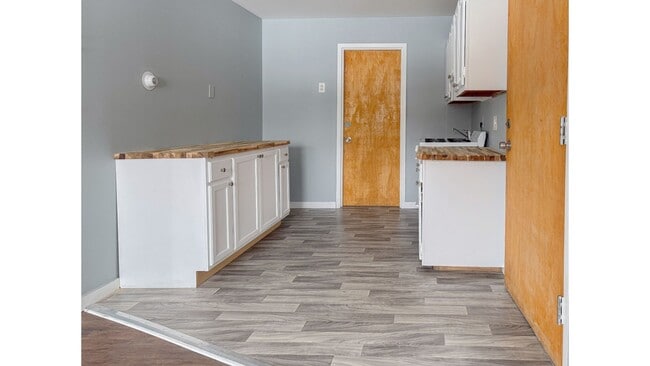 Building Photo - Stunning 3br/2bath Townhome with Private D...