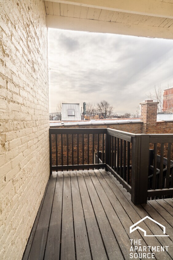 Primary Photo - 3051 W Medill Ave