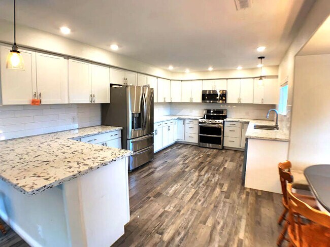 Foto del edificio - 3980 Sand Ridge Rd