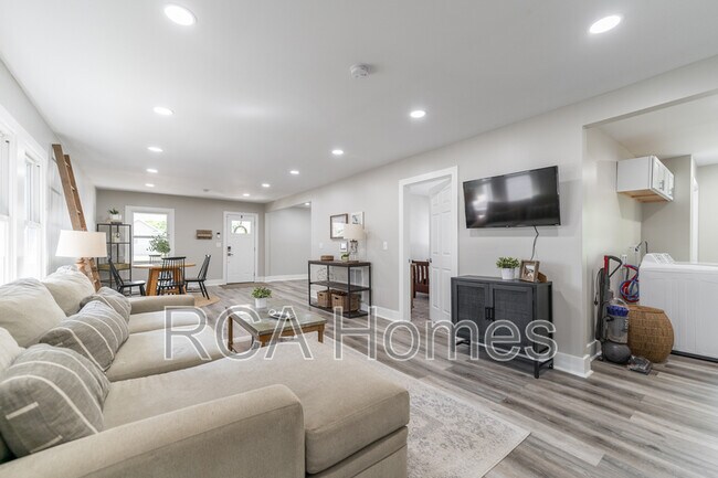 Foto del edificio - 537 N Sheffield Ave