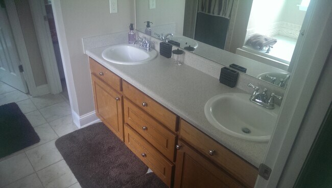 Foto del edificio - 112 Flat Ridge Ct