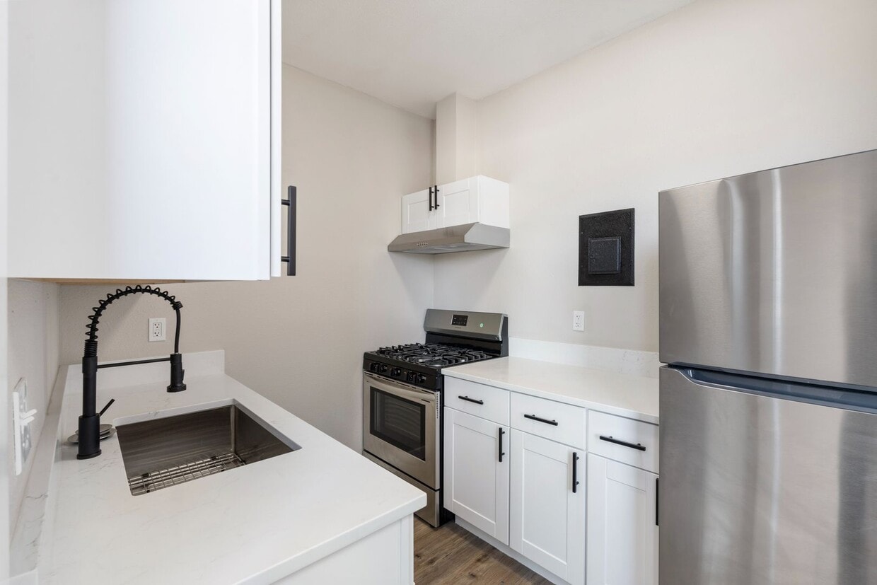 Primary Photo - Fully Renovated Studio - Near PDX Airport ...