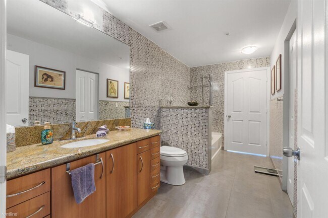 Foto del edificio - 3 br, 2 bath House - 250 NE 3rd Ave # 1412