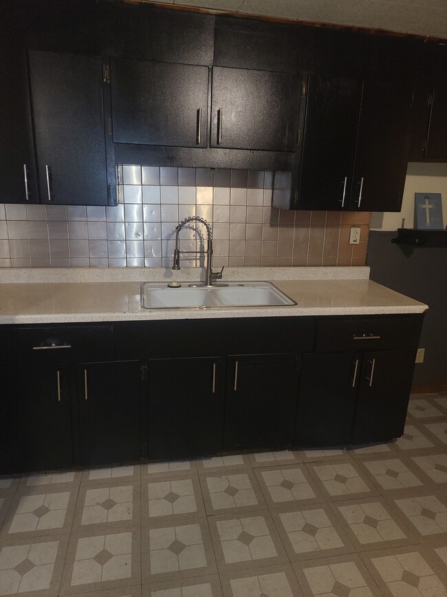 COCINA - 915 N Main St