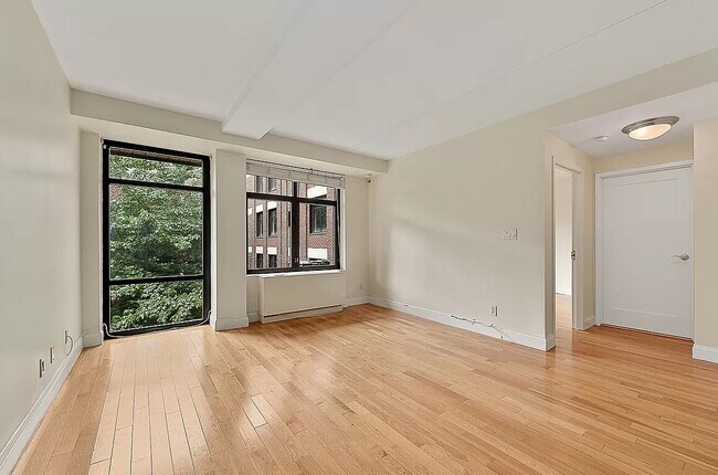 Foto del edificio - Comfortable Living in a Desirable Area