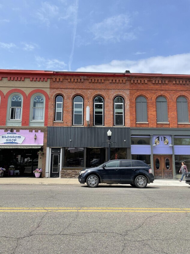 Primary Photo - 18.5 N Howell St