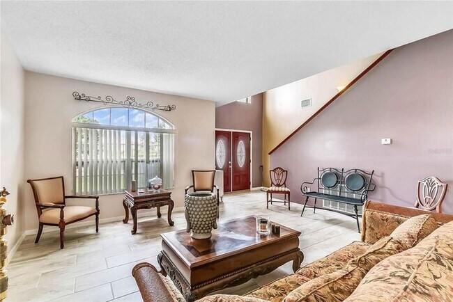 Foto del edificio - Spacious Two-Story Home Available NOW