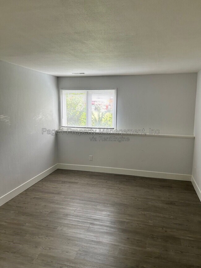 Building Photo - 3815 Sage Dr