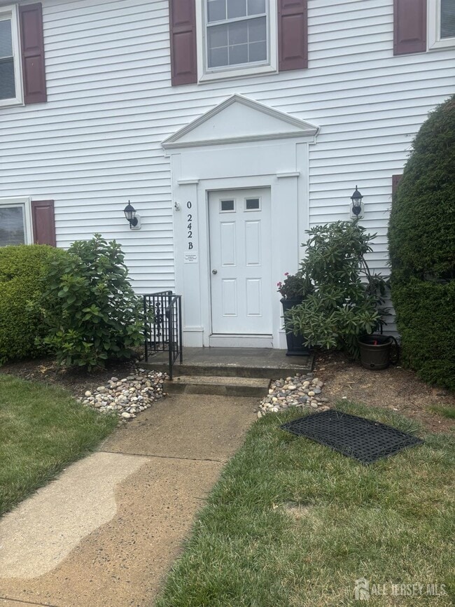 Building Photo - 242 Marblehead Ln