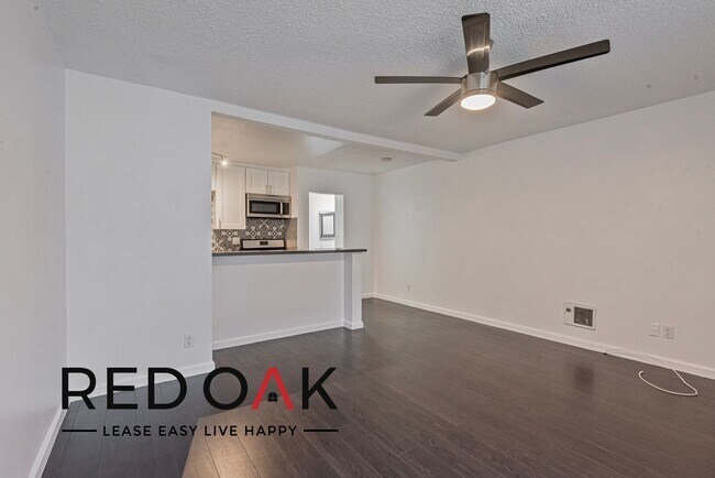 Foto del edificio - ~1 Month FREE~ Wonderful, Bright Studio wi...