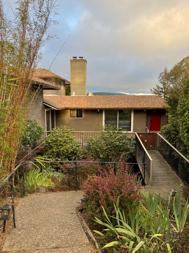 Primary Photo - 8311 Buckingham Dr