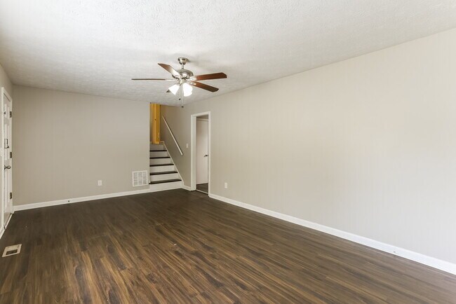 Building Photo - 446 Wexwood Dr