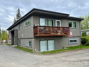 Building Photo - 4006 Iowa Dr