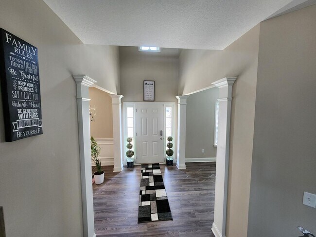 Foto del edificio - 4 Bedroom 2.5 Bath 2 Car Garage in Midland