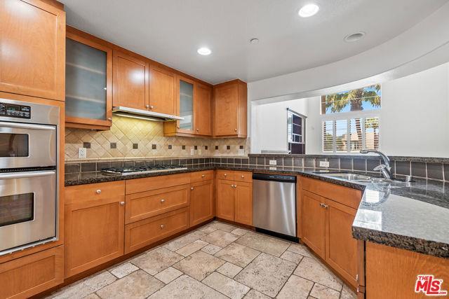 Building Photo - 5831 Seawalk Dr