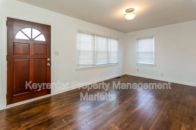 Building Photo - 540 Church Rd SE