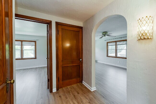 Foto del edificio - Charming 3-Bedroom with 2 Full Baths in the Heart of Lemont