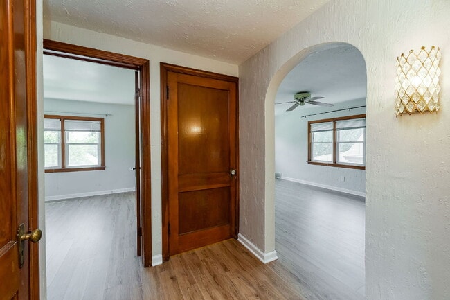 Building Photo - Charming 3-Bedroom with 2 Full Baths in the Heart of Lemont