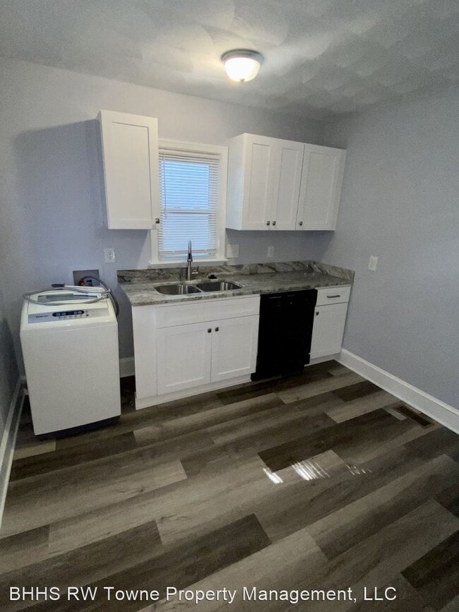 Building Photo - 2 br, 1.5 bath House - 940 Reservoir Avenue