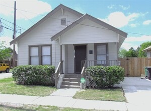 Building Photo - 2816 St Emanuel St