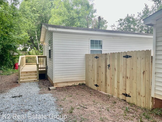Building Photo - 1 br, 1 bath House - 221 Armour Street Unit B