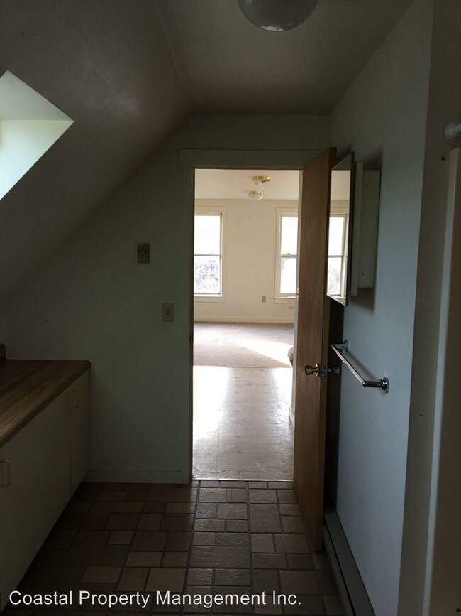 Building Photo - 1 br, 1 bath Apartment - 5 Congo Ave