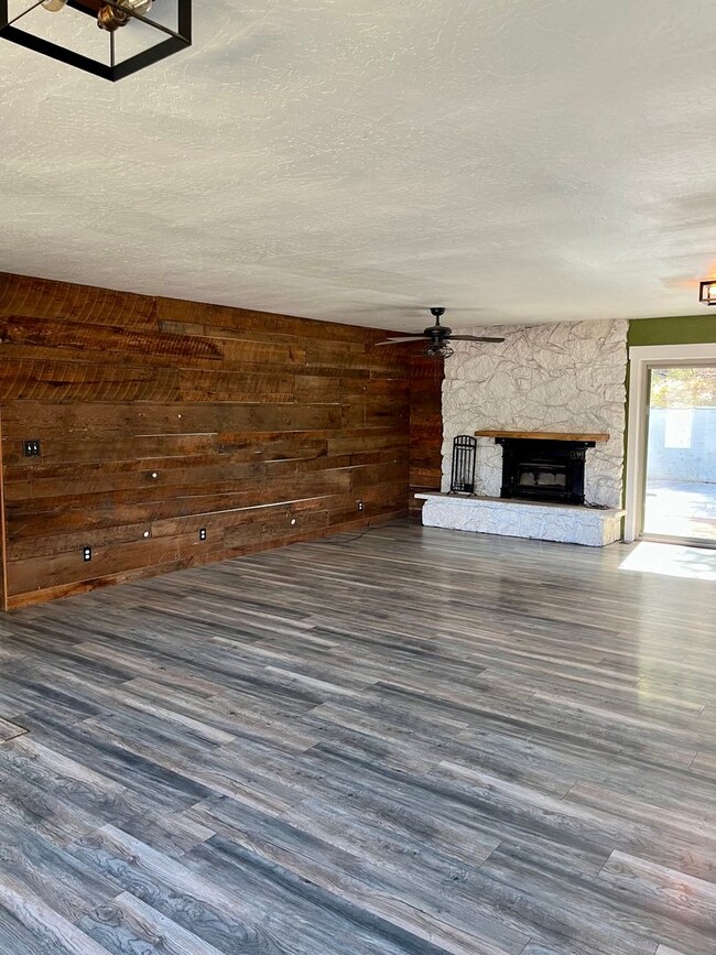 Foto del edificio - 3 Bedroom Plus Office, 2.5 Bath Located in...