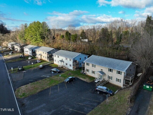 Building Photo - 1405 Stratford Rd