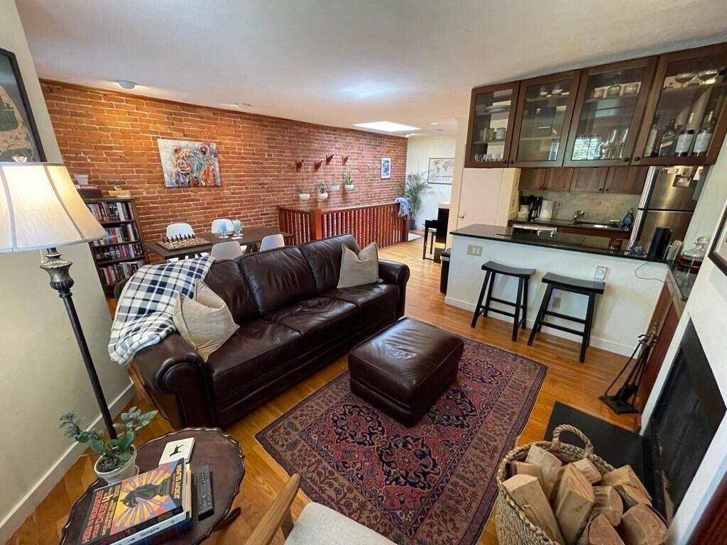 Primary Photo - 146 Chandler St