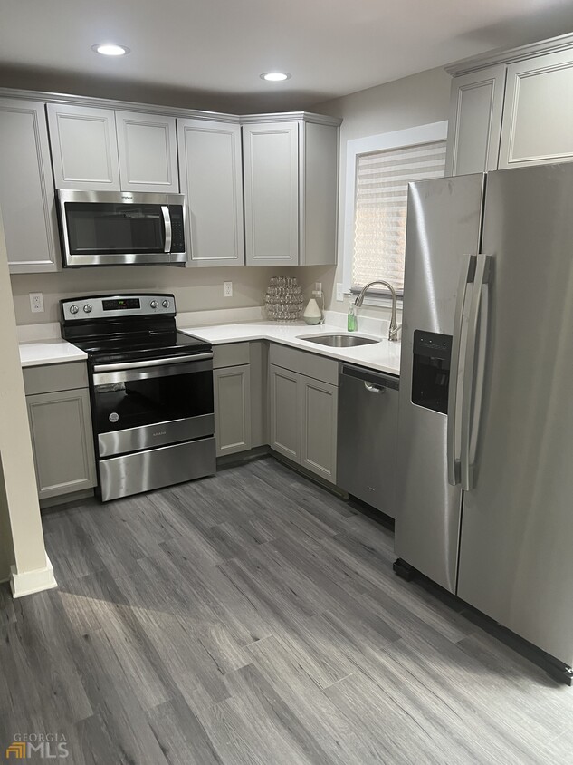 Building Photo - 3231 Amhurst Dr NW