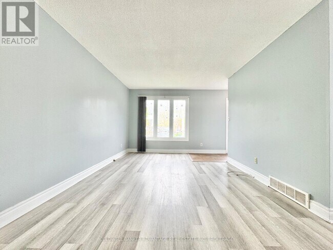 Building Photo - 37 Mayfair Dr