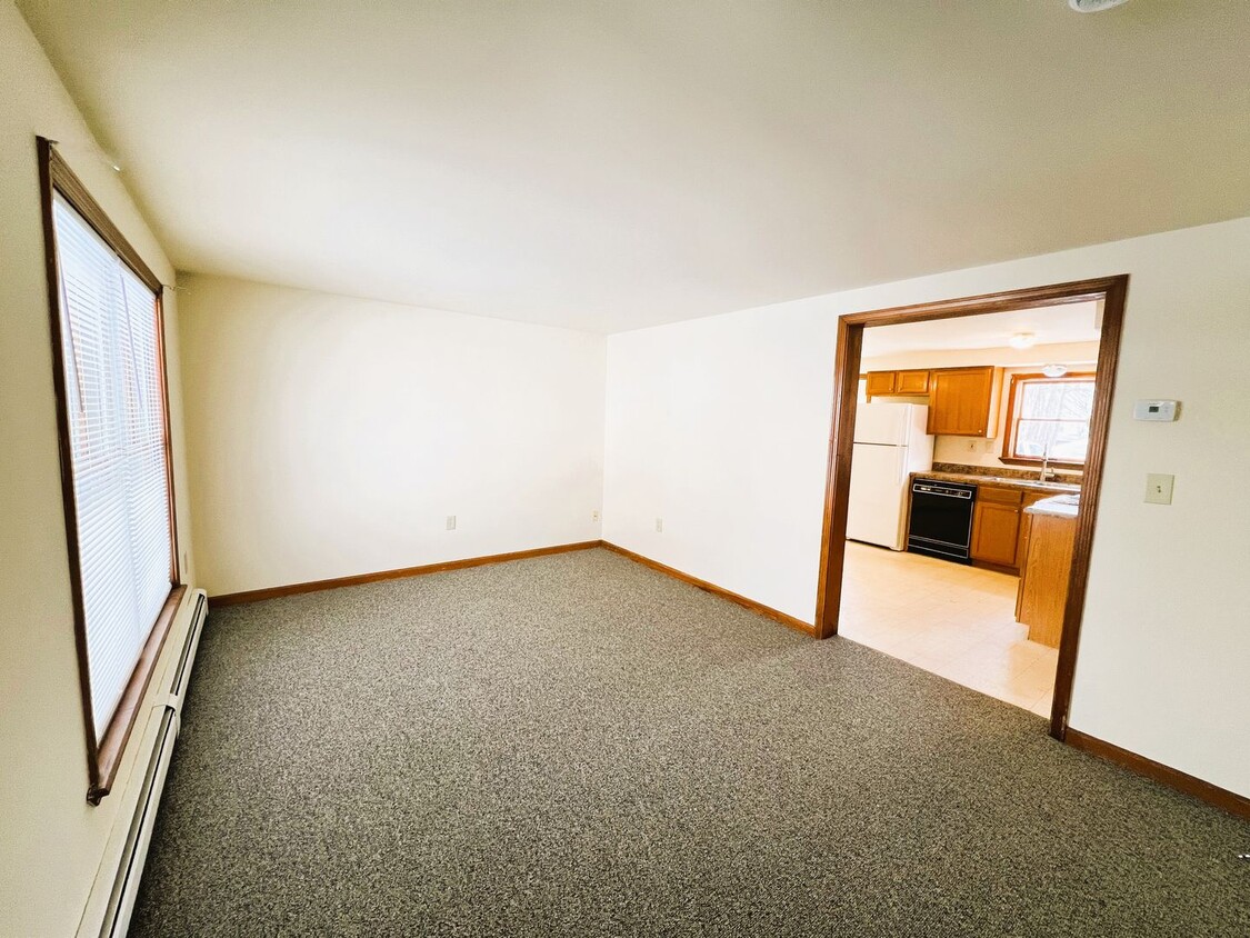 Primary Photo - Spacious & Updated 2-Bedroom Apartment in ...