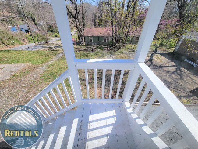 Foto del edificio - 310 Ridge St NW