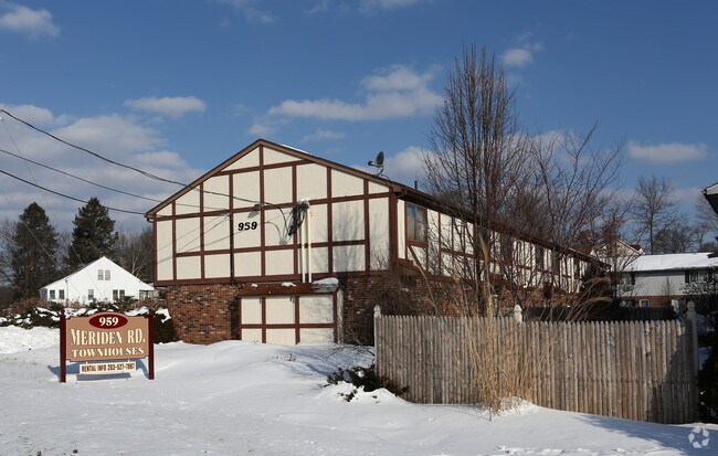 Foto del edificio - Meriden Rd Townhouses