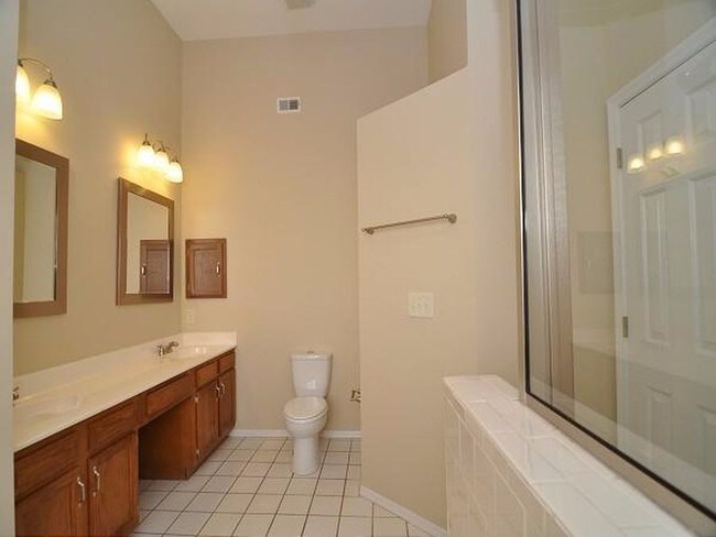 Building Photo - 10805 Willow Meadow Cir