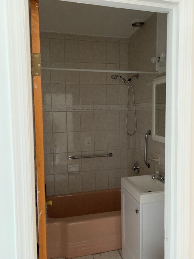 Foto del edificio - 24-42 98th St