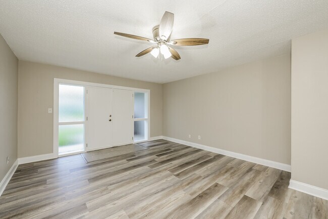 Building Photo - 1023 San Pedro Dr