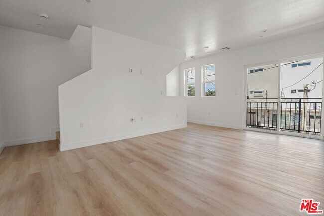 Foto del edificio - 1261 Browning Blvd