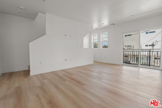 Foto del edificio - 1263 Browning Blvd