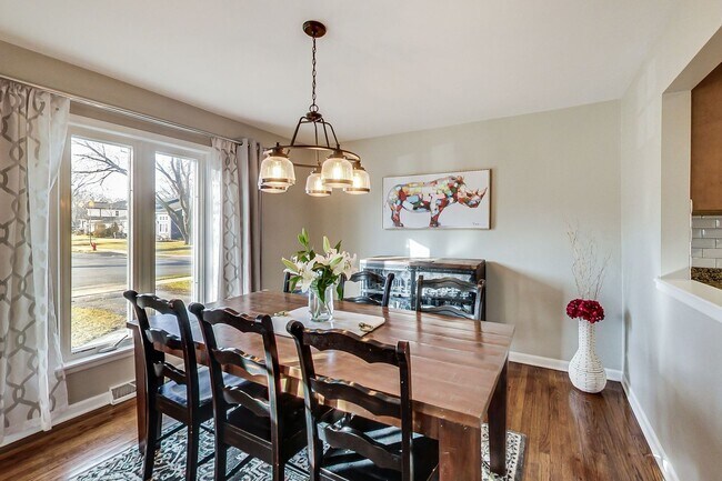 Foto del edificio - 1037 Cedar Ln