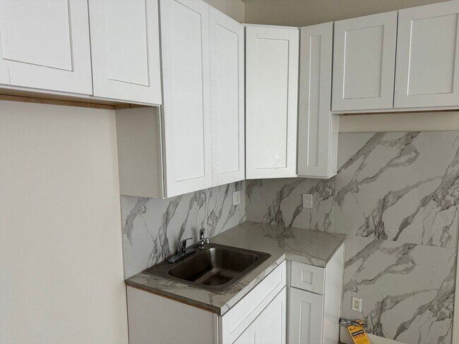 Foto del edificio - 4 Bed 2 Bath in Echo Park with Back Patio
