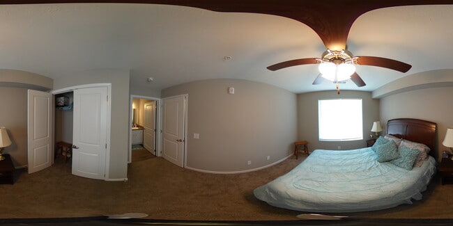 Main Bedroom - 702 S Jardot Rd