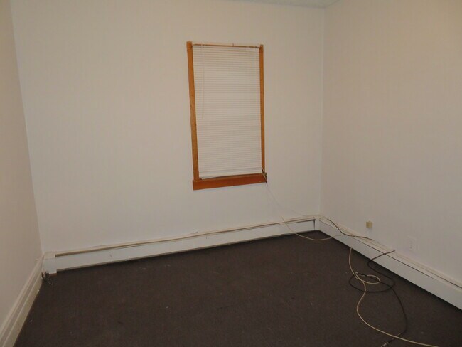Building Photo - 52 Gifford Ave