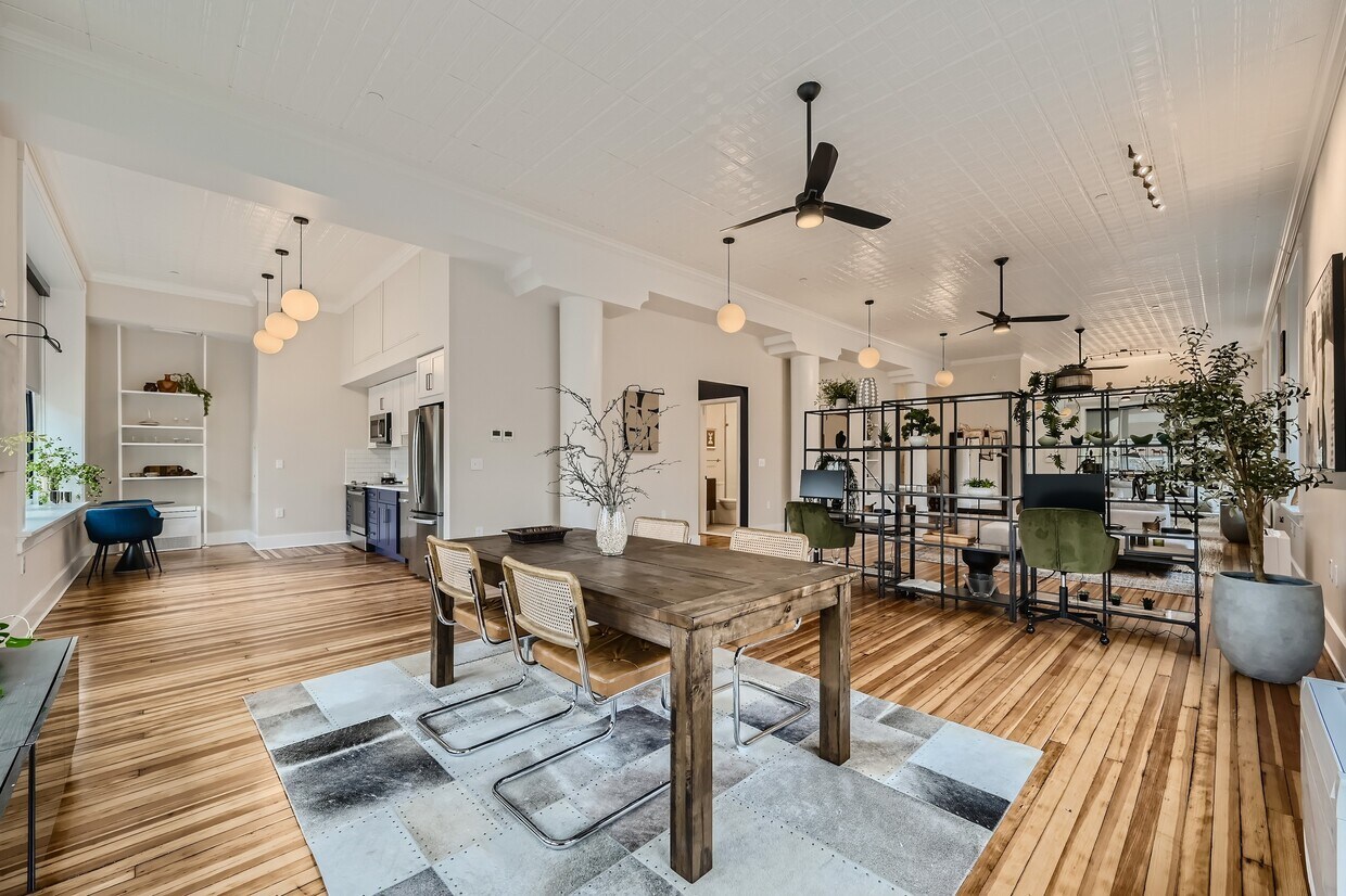 Foto principal - 303 N Howard St