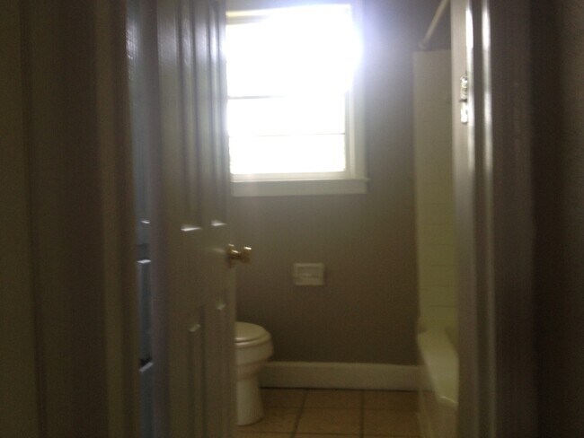Foto del edificio - **AVAILABLE NOW*3 Bedroom / 1 Bathroom Hom...